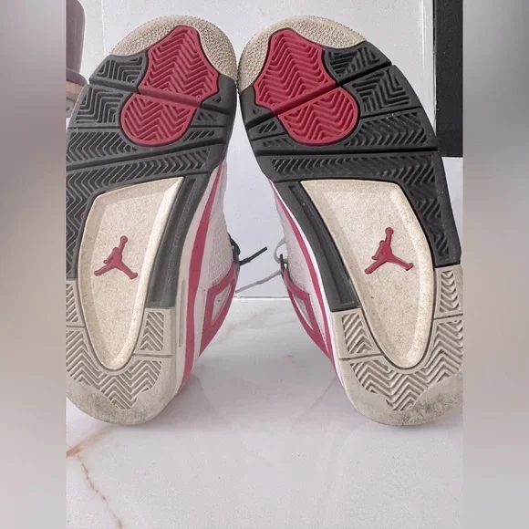 Air Jordan 4 Retro: Red, White, Black - Picture 6 of 7